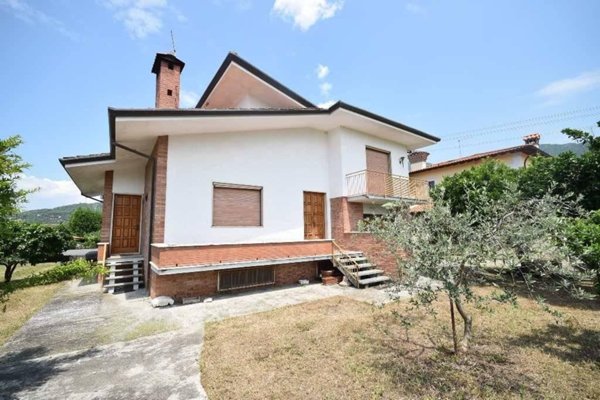 casa indipendente in vendita a Pietrasanta in zona Strettoia