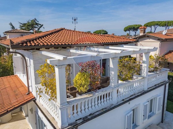 casa indipendente in vendita a Pietrasanta in zona Vignone