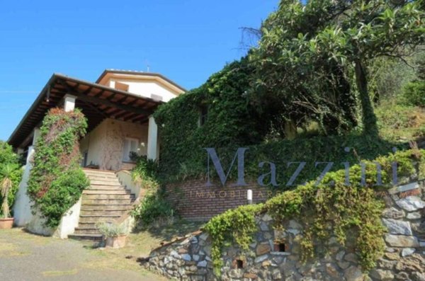 casa indipendente in vendita a Pietrasanta in zona Strettoia