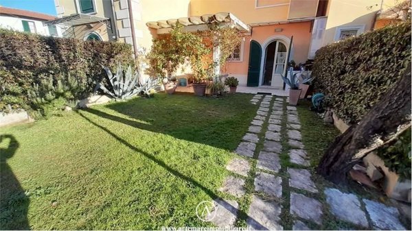 casa indipendente in vendita a Pietrasanta