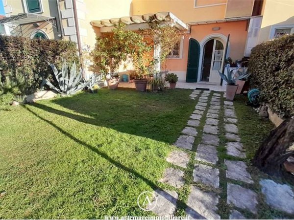 casa indipendente in vendita a Pietrasanta