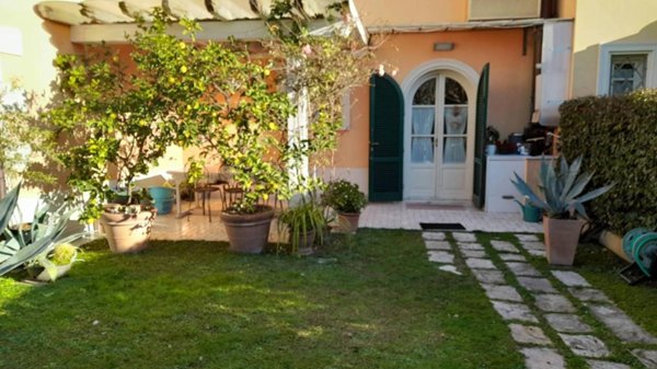 casa indipendente in vendita a Pietrasanta