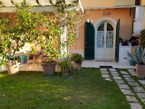 casa indipendente in vendita a Pietrasanta