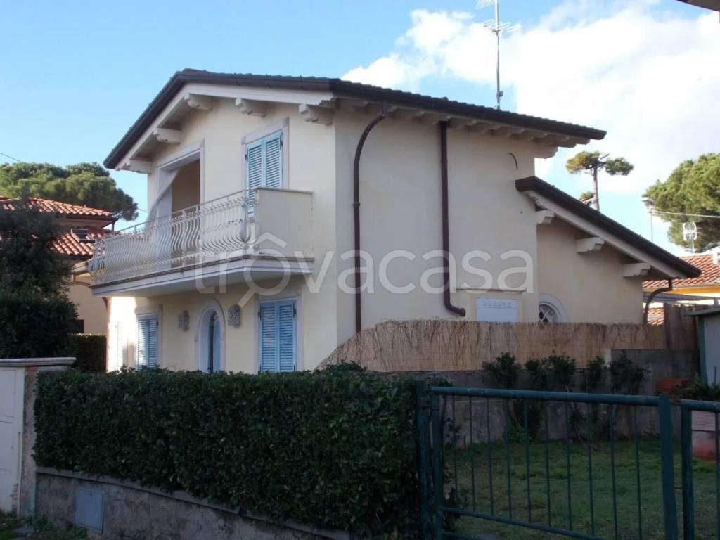 casa indipendente in vendita a Pietrasanta in zona Marina di Pietrasanta