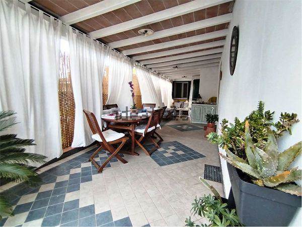 casa indipendente in vendita a Pietrasanta in zona Tonfano