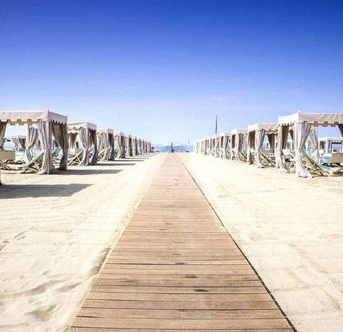 negozio in vendita a Pietrasanta in zona Tonfano