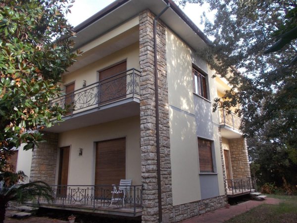 casa indipendente in vendita a Pietrasanta in zona Marina di Pietrasanta