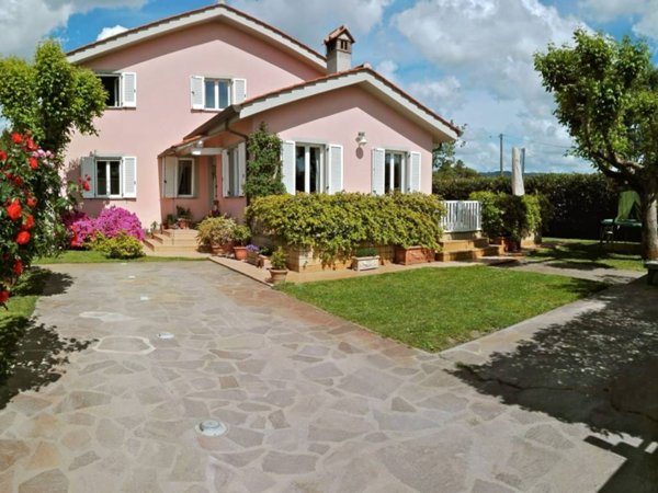 casa indipendente in vendita a Pietrasanta
