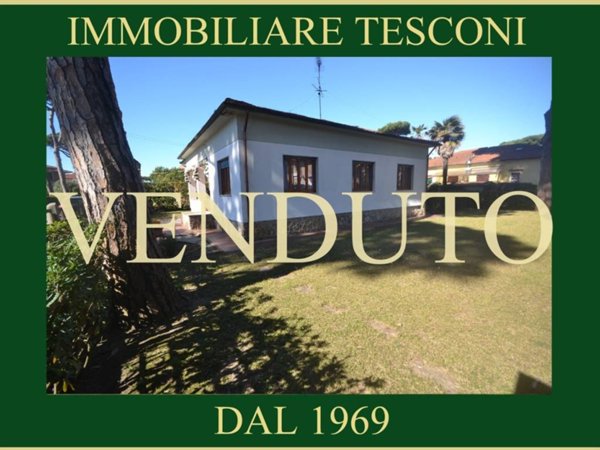 casa indipendente in vendita a Pietrasanta in zona Tonfano