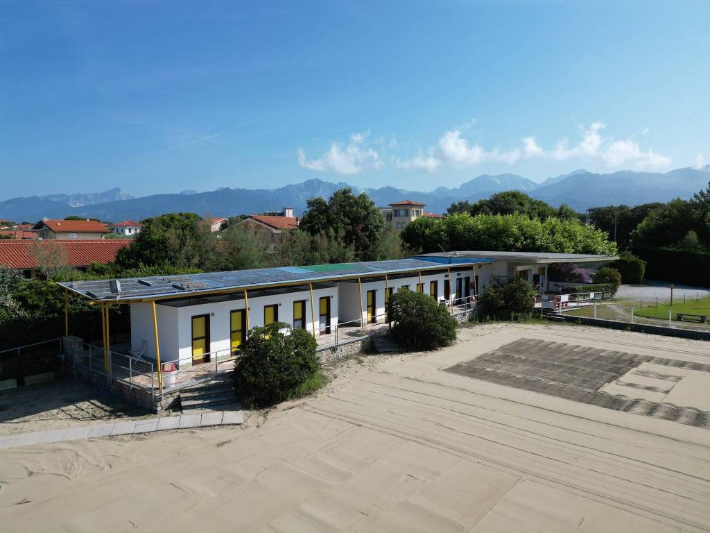 negozio in vendita a Pietrasanta in zona Marina di Pietrasanta
