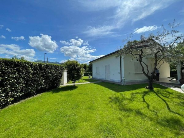 casa indipendente in vendita a Pietrasanta