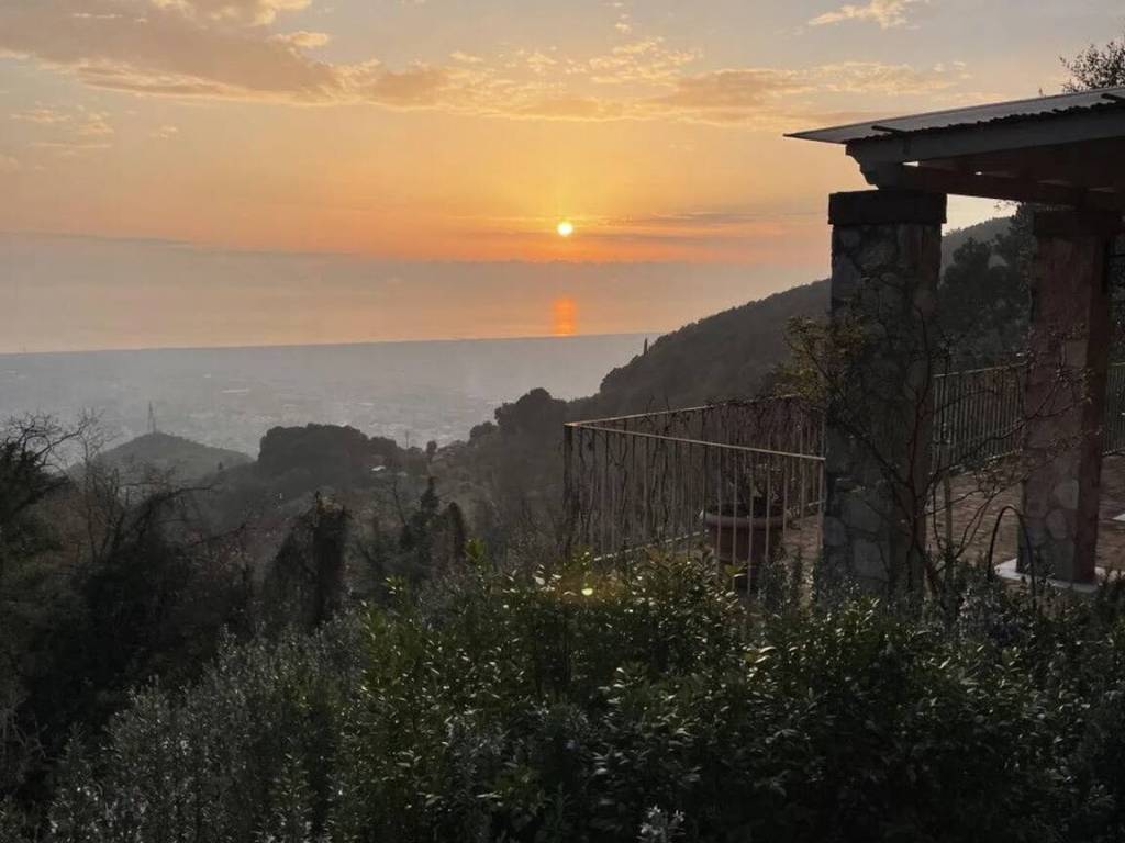 casa indipendente in vendita a Pietrasanta in zona Osterietta