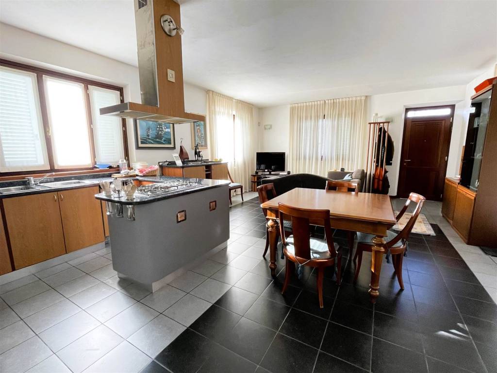 casa indipendente in vendita a Pietrasanta in zona Marina di Pietrasanta