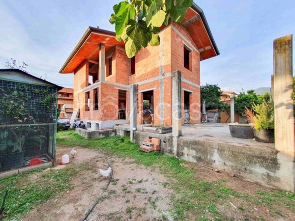 casa indipendente in vendita a Pietrasanta in zona Crociale