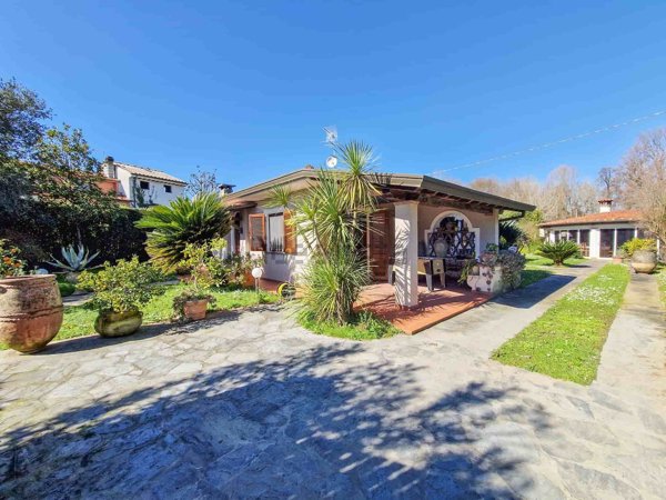 casa indipendente in vendita a Pietrasanta in zona Fiumetto
