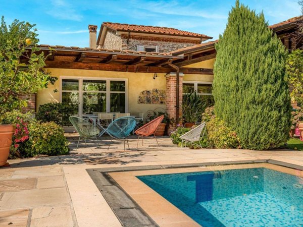 casa indipendente in vendita a Pietrasanta