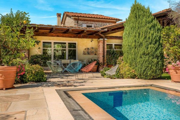 casa indipendente in vendita a Pietrasanta