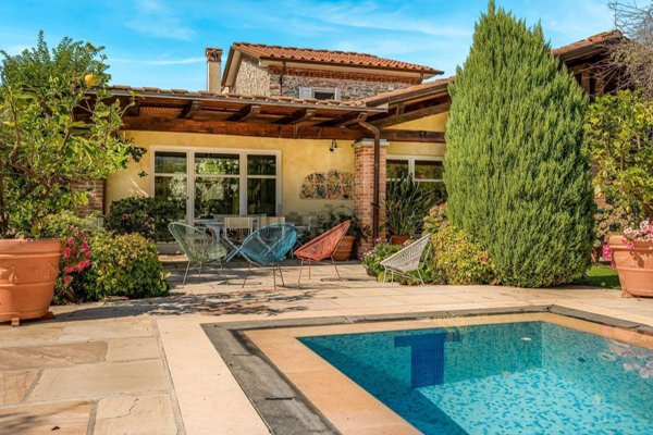 casa indipendente in vendita a Pietrasanta