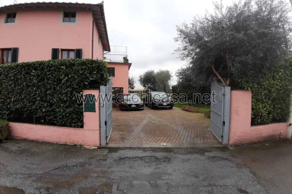 casa indipendente in vendita a Pietrasanta in zona Crociale