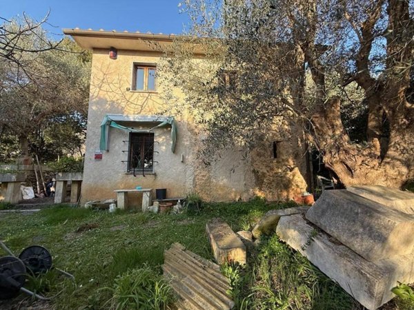 casa indipendente in vendita a Pietrasanta in zona Capezzano Monte