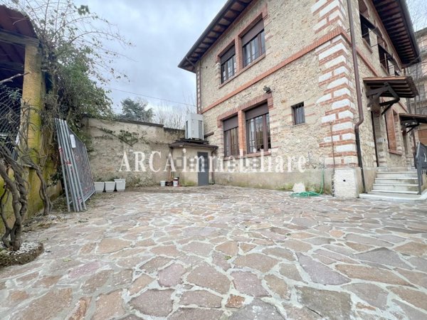 casa indipendente in vendita a Pietrasanta
