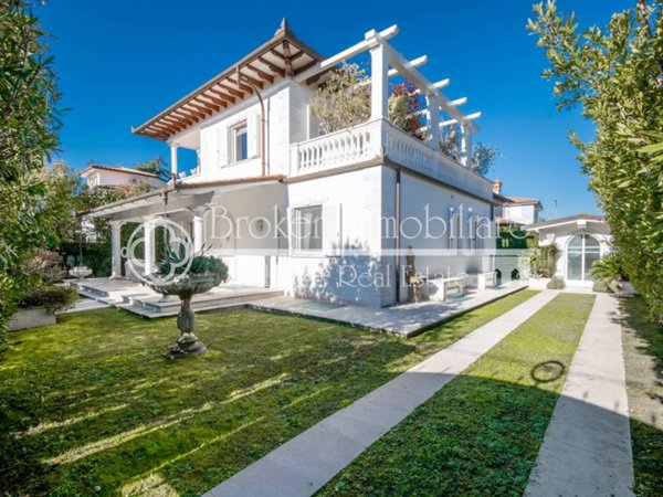 casa indipendente in vendita a Pietrasanta in zona Marina di Pietrasanta