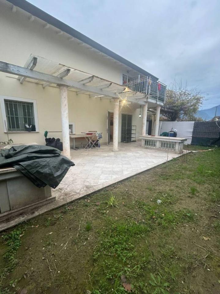 casa indipendente in vendita a Pietrasanta in zona Tonfano