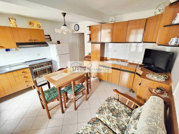 casa indipendente in vendita a Pietrasanta in zona Capezzano Monte