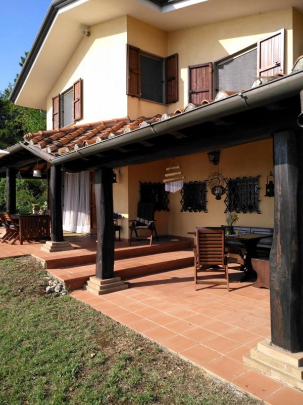 casa indipendente in vendita a Pietrasanta in zona Capezzano Monte