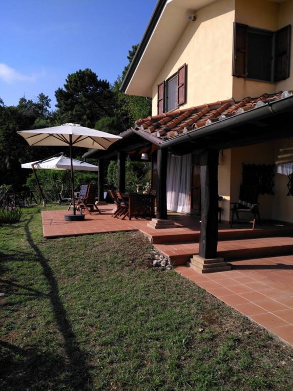 casa indipendente in vendita a Pietrasanta in zona Capezzano Monte
