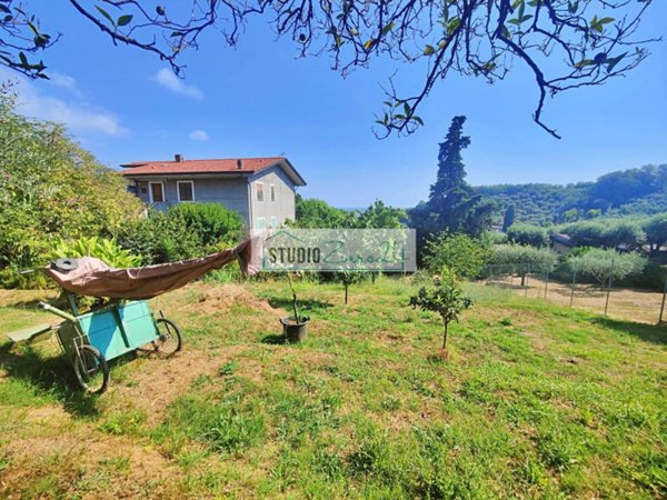 casa indipendente in vendita a Pietrasanta in zona Strettoia
