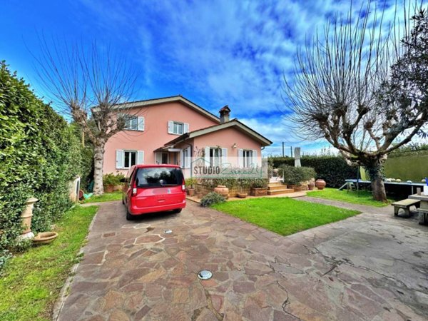 casa indipendente in vendita a Pietrasanta