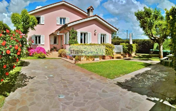 casa indipendente in vendita a Pietrasanta