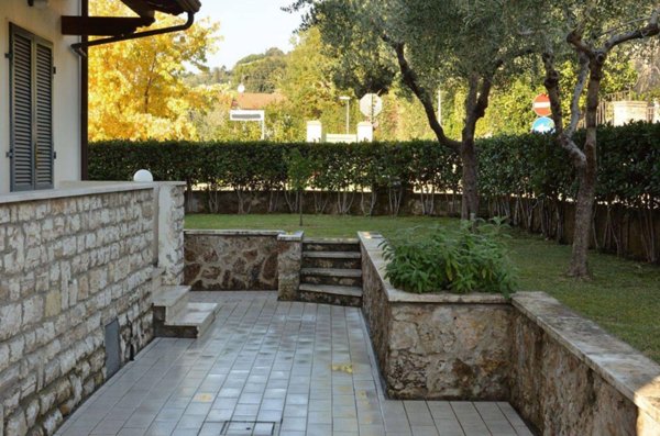 casa indipendente in vendita a Pietrasanta