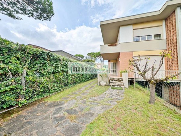 casa indipendente in vendita a Pietrasanta in zona Marina di Pietrasanta