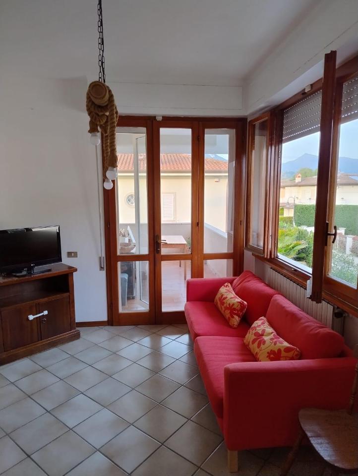 casa indipendente in vendita a Pietrasanta in zona Tonfano