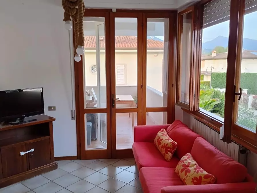 casa indipendente in vendita a Pietrasanta in zona Tonfano