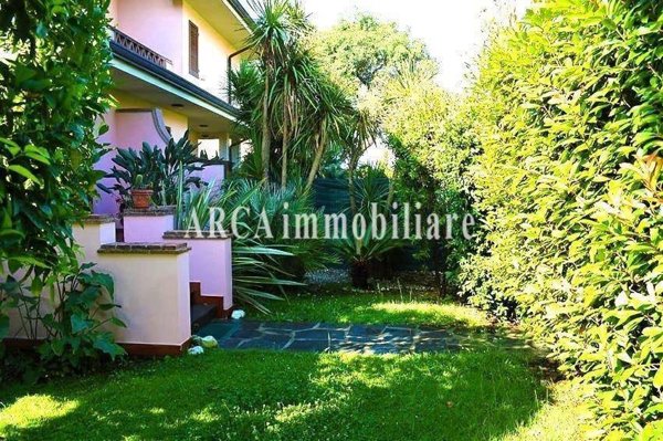 casa indipendente in vendita a Pietrasanta
