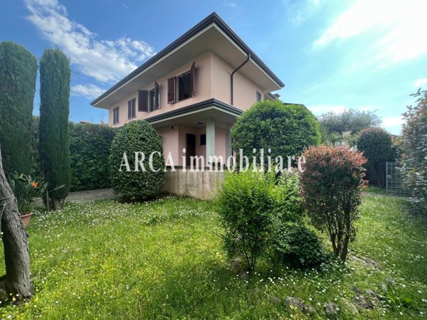 casa indipendente in vendita a Pietrasanta