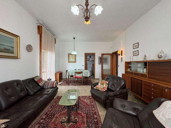 casa indipendente in vendita a Pietrasanta in zona Strettoia