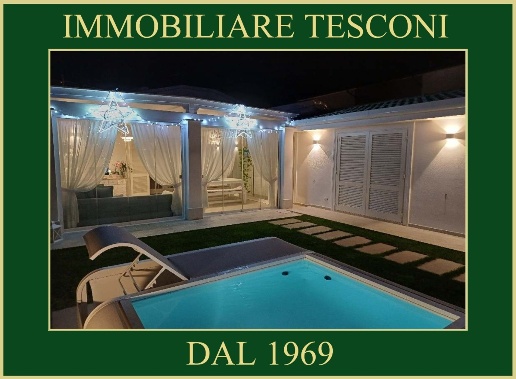casa indipendente in vendita a Pietrasanta in zona Tonfano