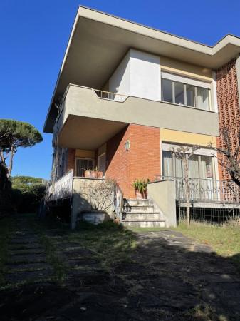 casa indipendente in vendita a Pietrasanta in zona Tonfano