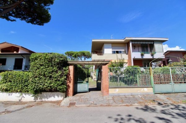 casa indipendente in vendita a Pietrasanta in zona Tonfano