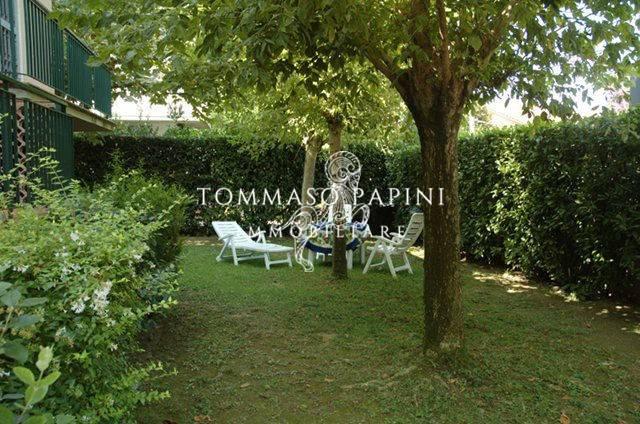 casa indipendente in vendita a Pietrasanta in zona Tonfano