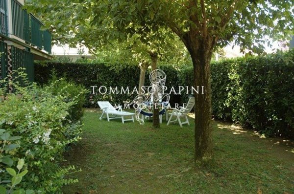 casa indipendente in vendita a Pietrasanta in zona Tonfano