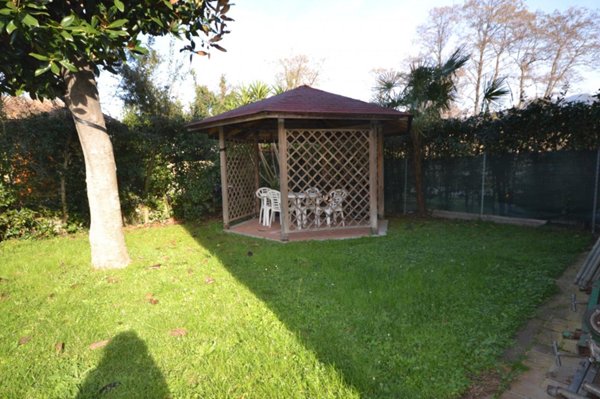 casa indipendente in vendita a Pietrasanta in zona Fiumetto