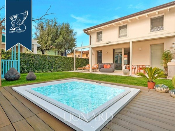 casa indipendente in vendita a Pietrasanta in zona Marina di Pietrasanta