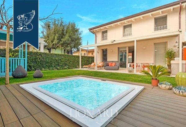 casa indipendente in vendita a Pietrasanta in zona Marina di Pietrasanta