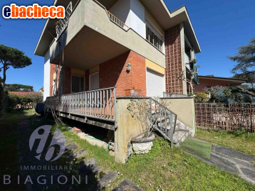 casa indipendente in vendita a Pietrasanta in zona Tonfano