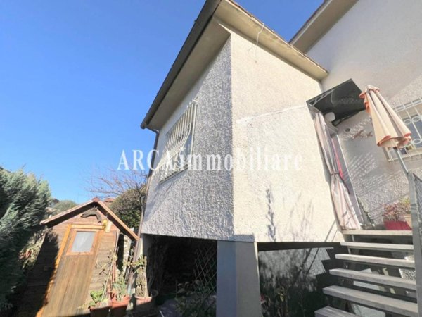 casa indipendente in vendita a Pietrasanta in zona Crociale